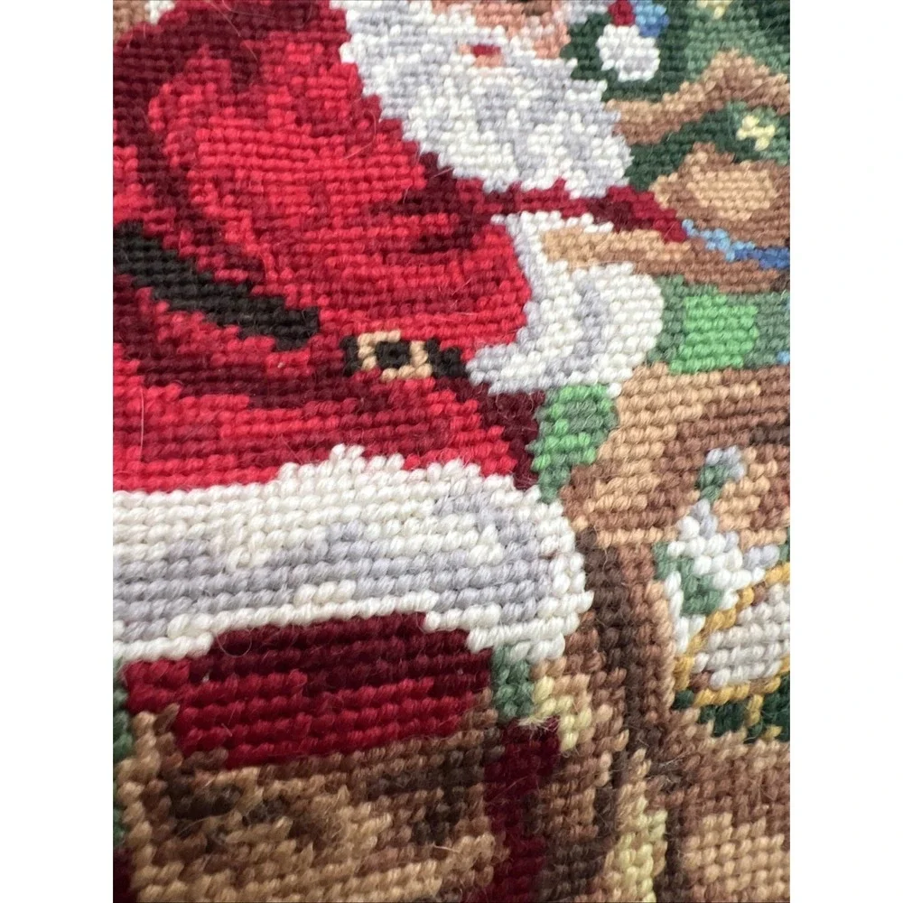CHRISTMAS NEEDLEPOINT SANTA‎ 18